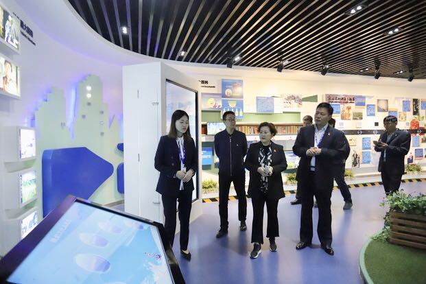 鄭州二七區(qū)委組織部常務(wù)副部長王波一行 蒞臨我公司考察指導(dǎo)黨建工作 鄭州二七區(qū)委組織部常務(wù)副部長王波一行 蒞臨我公司考察指導(dǎo)黨建工作