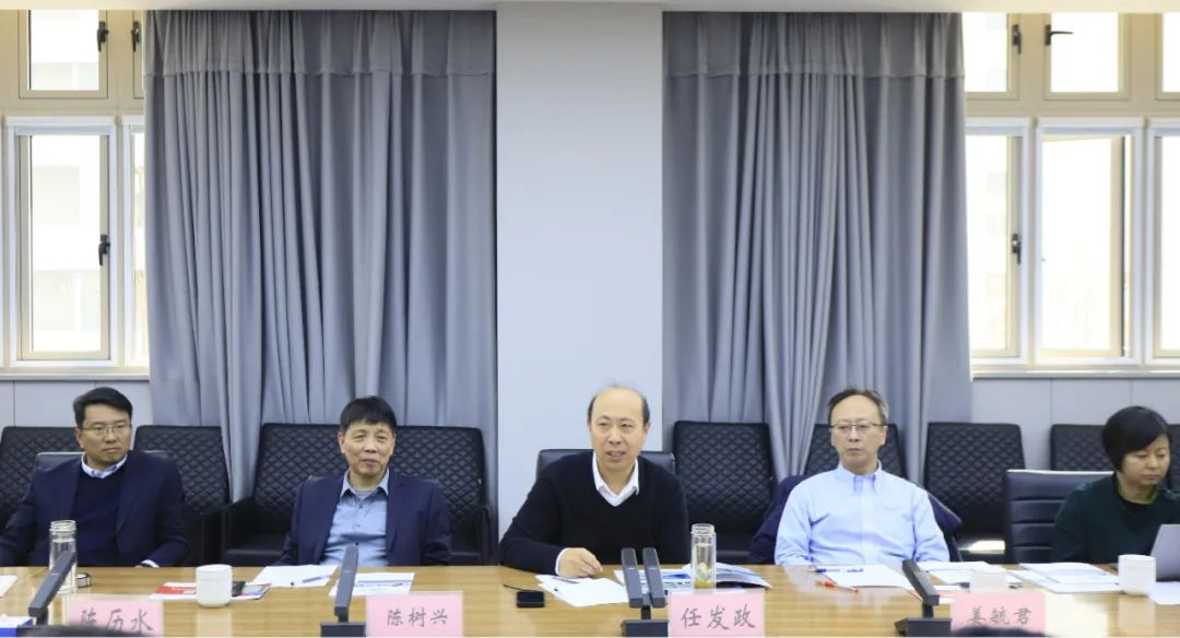 花花牛乳業(yè)集團(tuán)黨委書記、董事長唐洪峰一行赴中原食品實(shí)驗(yàn)室同中國工程院院士、中原食品實(shí)驗(yàn)室主任任發(fā)政座談交流