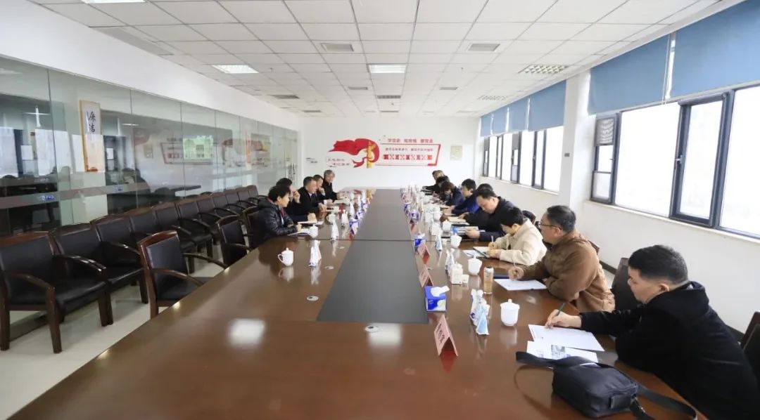 河南省發(fā)展改革委價(jià)調(diào)處副處長(zhǎng)馬冰一行蒞臨花花牛乳業(yè)集團(tuán)參觀調(diào)研 河南省發(fā)展改革委價(jià)調(diào)處副處長(zhǎng)馬冰一行蒞臨花花牛乳業(yè)集團(tuán)參觀調(diào)研