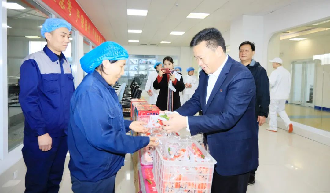 新春慰問送關(guān)懷——集團(tuán)黨委書記、董事長慰問春節(jié)期間堅守崗位的一線職工