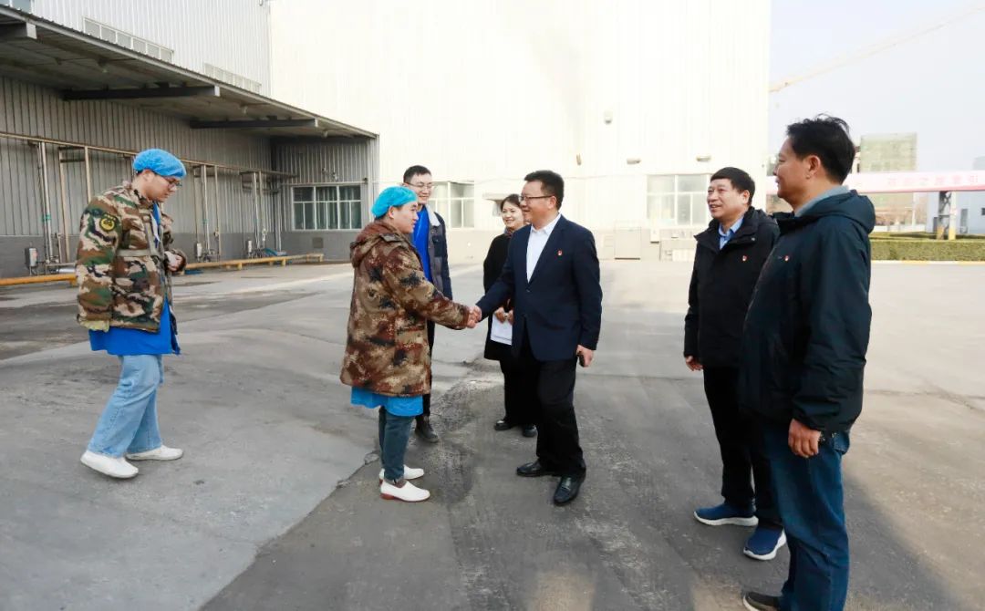 新春慰問送關(guān)懷——集團(tuán)黨委書記、董事長慰問春節(jié)期間堅守崗位的一線職工