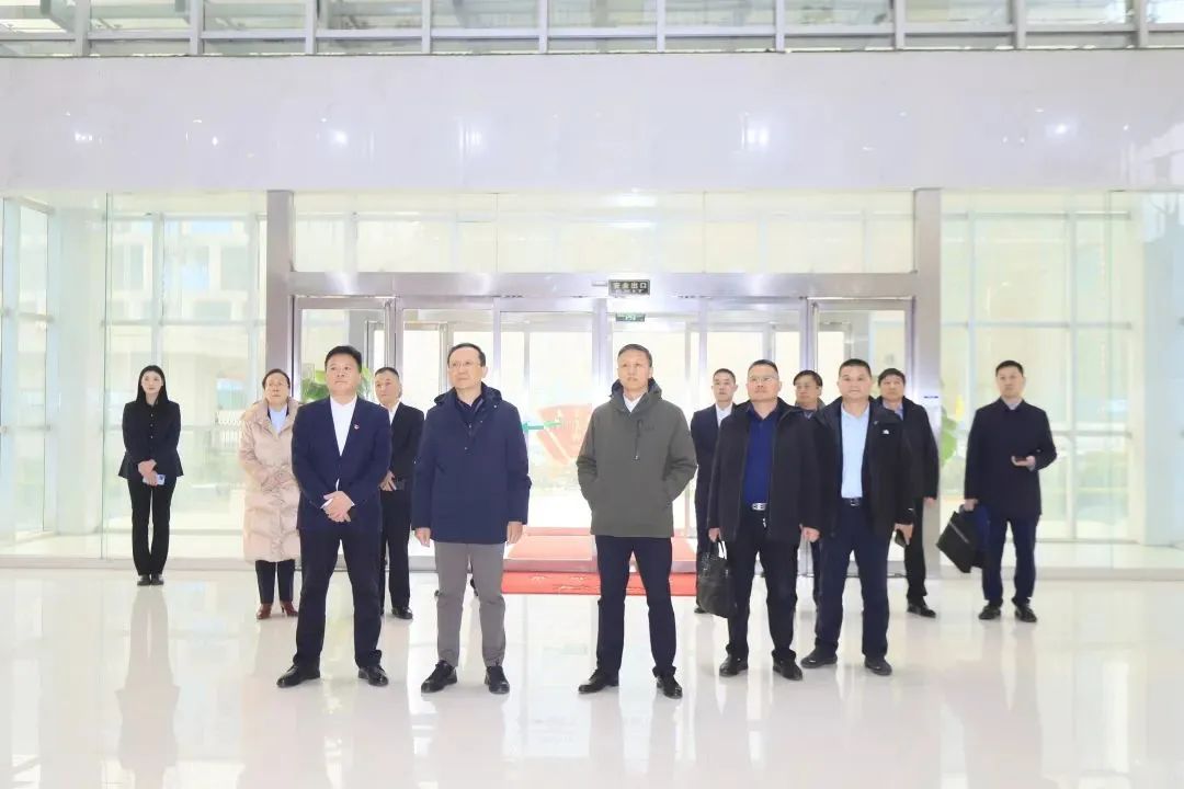 省政府國資委黨委書記、主任李濤一行到花花牛乳業(yè)集團調(diào)研