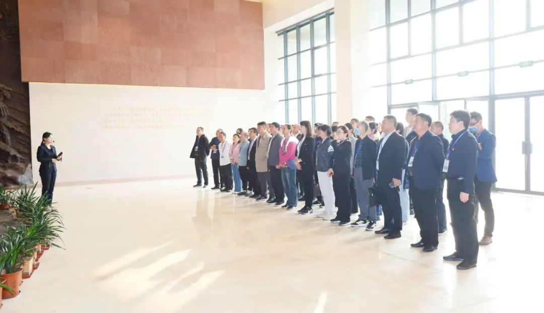 傳承紅色基因·踐行初心使命 | 花花牛乳業(yè)集團黨務(wù)干部赴河南大別山干部學院開展綜合素質(zhì)提升教育培訓 傳承紅色基因·踐行初心使命 | 花花牛乳業(yè)集團黨務(wù)干部赴河南大別山干部學院開展綜合素質(zhì)提升教育培訓