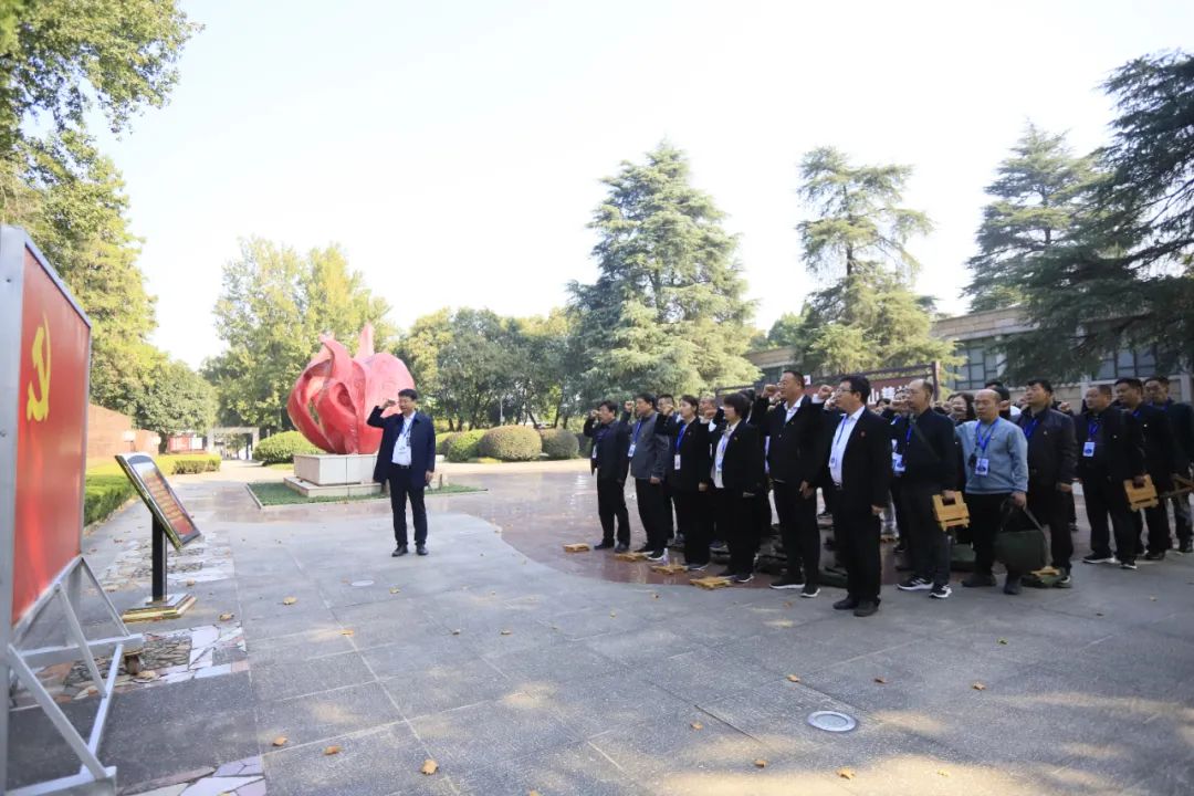 傳承紅色基因·踐行初心使命 | 花花牛乳業(yè)集團黨務(wù)干部赴河南大別山干部學院開展綜合素質(zhì)提升教育培訓 傳承紅色基因·踐行初心使命 | 花花牛乳業(yè)集團黨務(wù)干部赴河南大別山干部學院開展綜合素質(zhì)提升教育培訓