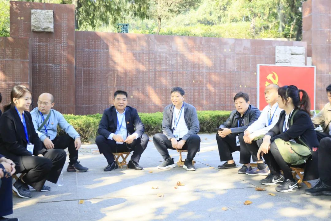 傳承紅色基因·踐行初心使命 | 花花牛乳業(yè)集團黨務(wù)干部赴河南大別山干部學院開展綜合素質(zhì)提升教育培訓 傳承紅色基因·踐行初心使命 | 花花牛乳業(yè)集團黨務(wù)干部赴河南大別山干部學院開展綜合素質(zhì)提升教育培訓