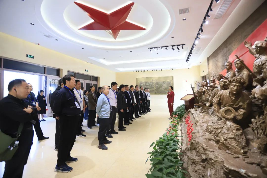 傳承紅色基因·踐行初心使命 | 花花牛乳業(yè)集團黨務(wù)干部赴河南大別山干部學院開展綜合素質(zhì)提升教育培訓 傳承紅色基因·踐行初心使命 | 花花牛乳業(yè)集團黨務(wù)干部赴河南大別山干部學院開展綜合素質(zhì)提升教育培訓