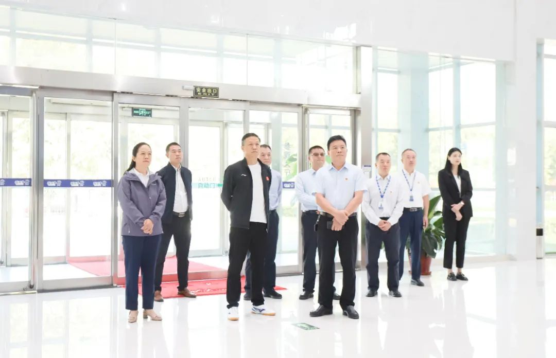 快樂過“雙節(jié)”，安全不放假｜河南農(nóng)投集團(tuán)黨委書記、董事長(zhǎng)李曉寰一行蒞臨花花牛乳業(yè)集團(tuán)開展“雙節(jié)”安全生產(chǎn)大檢查活動(dòng)并慰問一線職工、