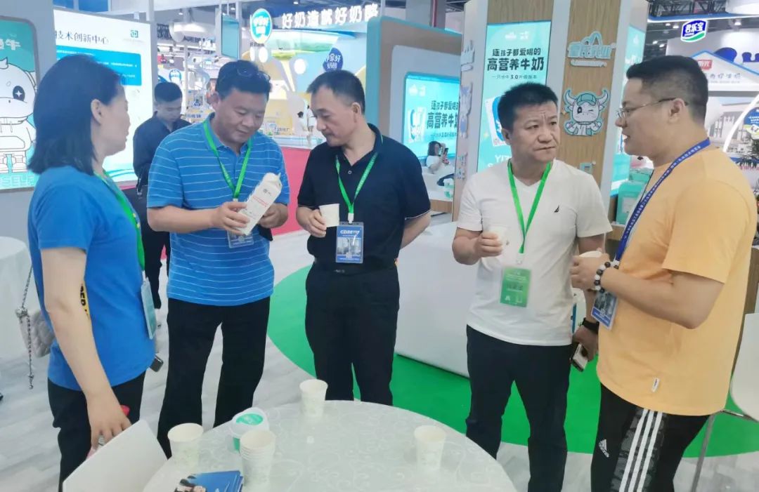 參觀拓思路 交流促發(fā)展 | 集團領(lǐng)導(dǎo)參加中乳協(xié)第二十九次年會暨中國(國際)乳業(yè)技術(shù)博覽會并到江西陽光乳業(yè)參觀座談 參觀拓思路 交流促發(fā)展 | 集團領(lǐng)導(dǎo)參加中乳協(xié)第二十九次年會暨中國(國際)乳業(yè)技術(shù)博覽會并到江西陽光乳業(yè)參觀座談