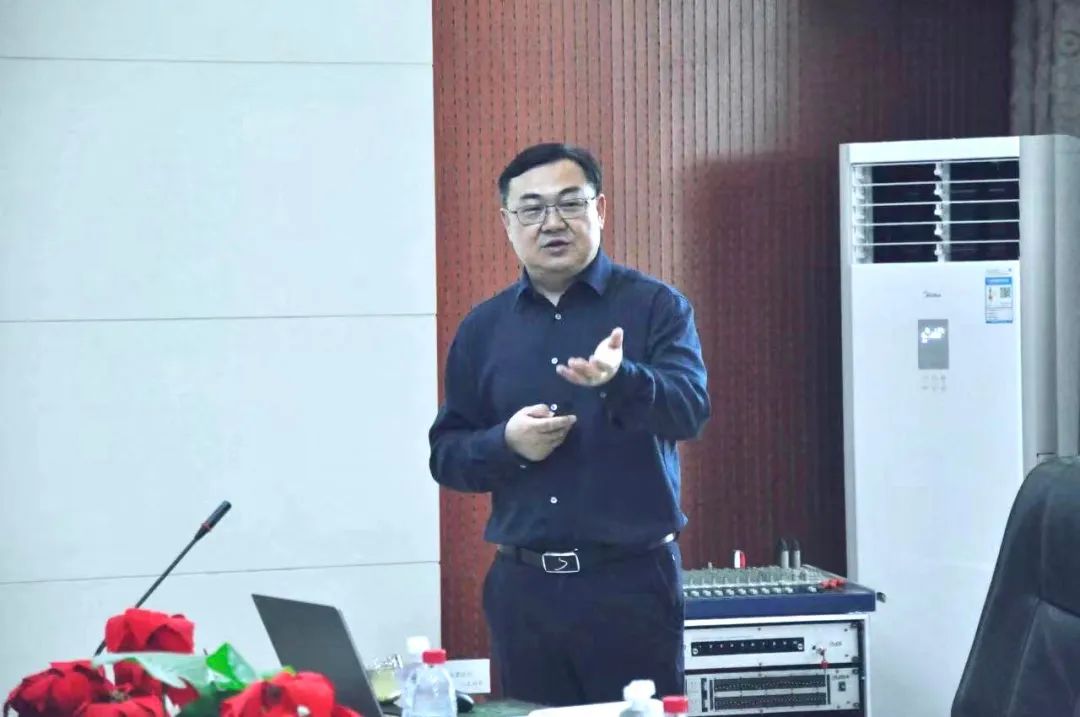 花花牛丨國家奶牛產(chǎn)業(yè)技術(shù)體系首席科學(xué)家、中國農(nóng)業(yè)大學(xué)教授李勝利一行蒞臨花花牛魯山瑞亞參觀調(diào)研