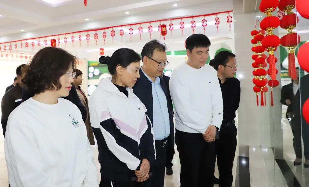 花花牛丨駐馬店市遂平縣政協(xié)黨組書記、主席張衛(wèi)東一行蒞臨花花牛魯山瑞亞牧場(chǎng)參觀