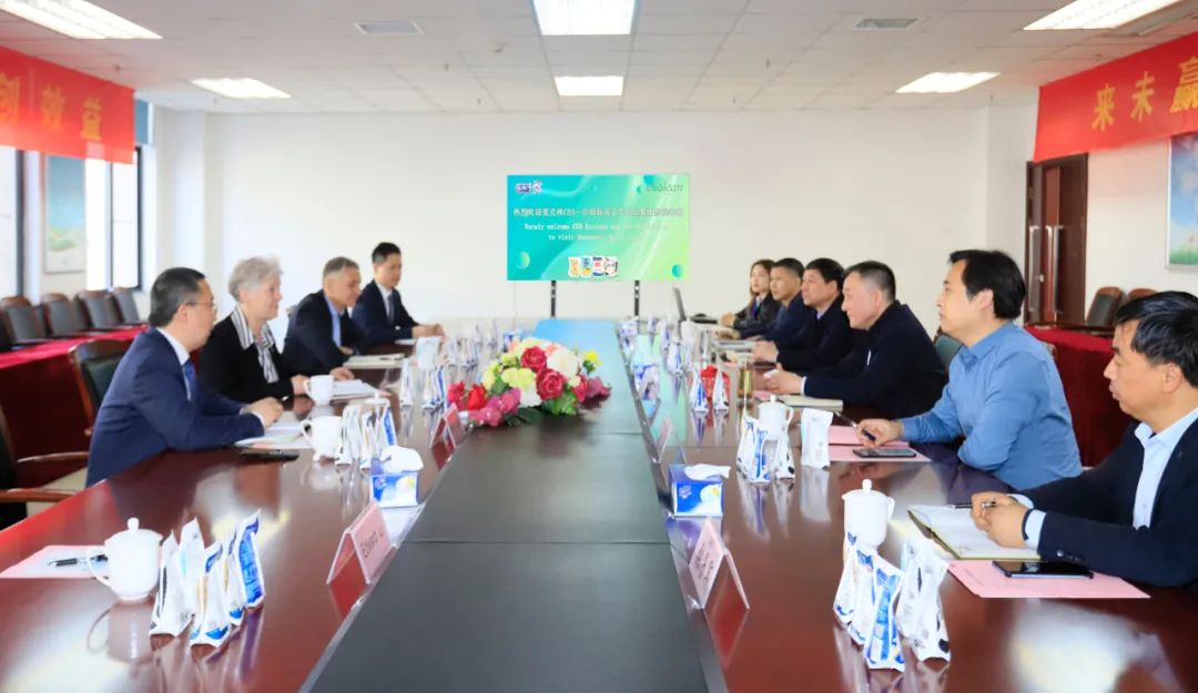 深化合作交流 互信共贏發(fā)展丨瑞典愛克林公司首席執(zhí)行官 Ms.Marie Samuelsson 一行蒞臨花花牛乳業(yè)集團參觀座談 深化合作交流 互信共贏發(fā)展丨瑞典愛克林公司首席執(zhí)行官 Ms.Marie Samuelsson 一行蒞臨花花牛乳業(yè)集團參觀座談