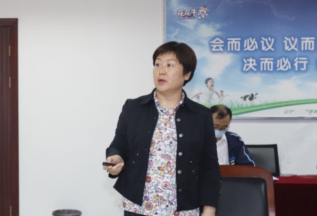 繼往開來 · 再創(chuàng)輝煌 | 花花牛乳業(yè)集團召開9月營銷、養(yǎng)殖及飼料月度經(jīng)營工作會議