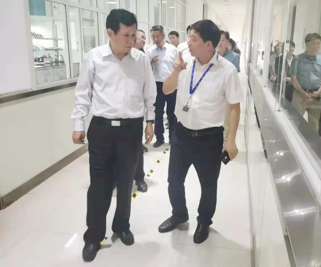鄭州航空港區(qū)黨工委書記張俊峰蒞臨鄭州花花牛乳制品有限公司調(diào)研 鄭州航空港區(qū)黨工委書記張俊峰蒞臨鄭州花花牛乳制品有限公司調(diào)研