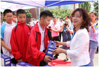 “健康中原，牛奶伴您行——花花牛乳業(yè)集團(tuán)2018中國(guó)小康牛奶行動(dòng)” 公益助學(xué)啟動(dòng)儀式隆重舉行