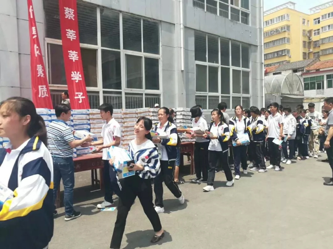 花花牛|捐助教育100萬元！做公益，我們是認(rèn)真的！