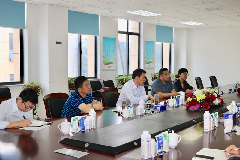 二七區(qū)張超副區(qū)長蒞臨花花牛公司 調研指導工作 二七區(qū)張超副區(qū)長蒞臨花花牛公司 調研指導工作