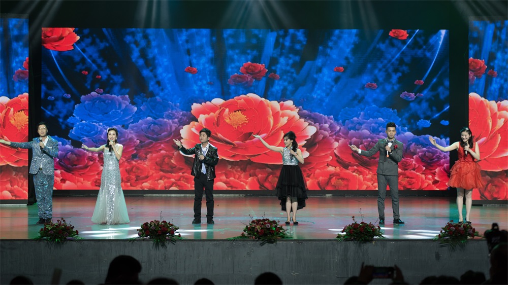 “不忘初心、聚力前行” 花花牛集團(tuán)2018迎新春聯(lián)歡會(huì)隆重舉行