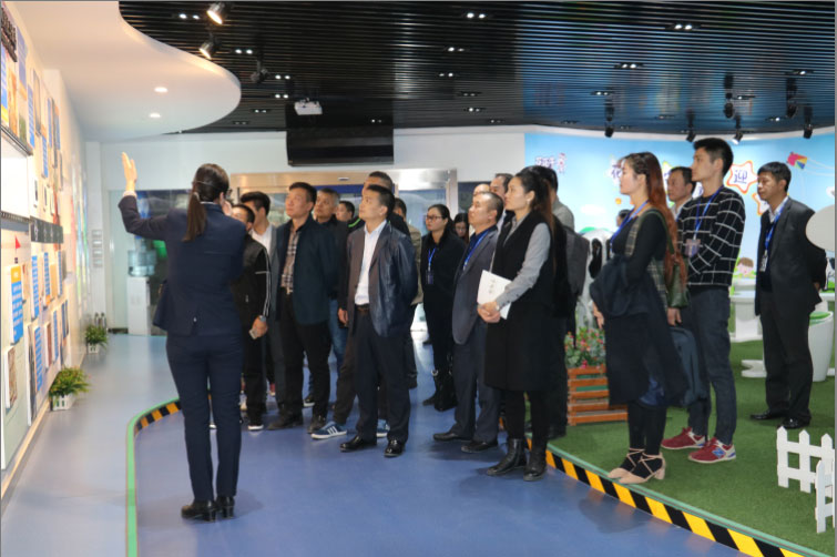 商界領(lǐng)袖俱樂部精英參訪花花牛！