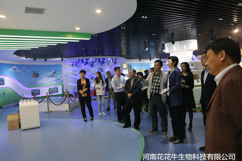 鄭州市二七區(qū)區(qū)委、統(tǒng)戰(zhàn)部部長王玉紅蒞臨花花牛生物科技有限公司參觀指導(dǎo)