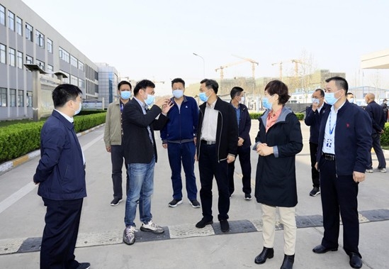 鄭州市人大副主任孫黎、市政府副市長(zhǎng)李喜安一行 蒞臨花花牛開(kāi)展“三送一強(qiáng)”活動(dòng)