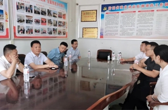 河南花花牛乳業(yè)集團(tuán)赴定點(diǎn)幫扶村開展慰問活動(dòng)